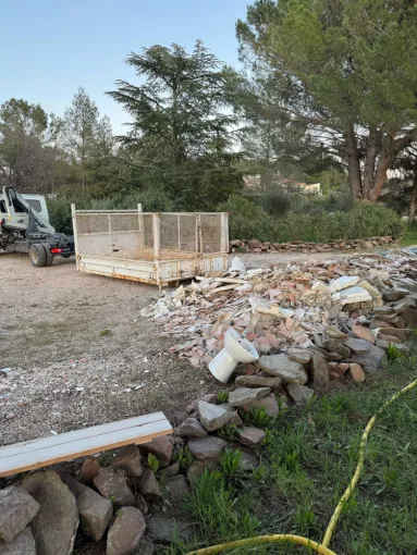 🚛♻️ Location de Bennes à Gravats avec Keny Location à Brignoles, Cuers, Keny Location de Benne
