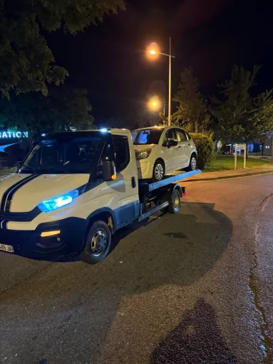 đâ ïž DĂ©pannage Urgent de VĂ©hicule avec Keny Location Ă La Ciotat, Cuers, Keny Location de Benne