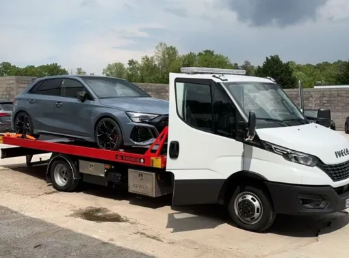 🚗 Récupération d'épaves à Hyères – Rapide et 100 % prise en charge par Keny Location de Bennes, Cuers, Keny Location de Benne